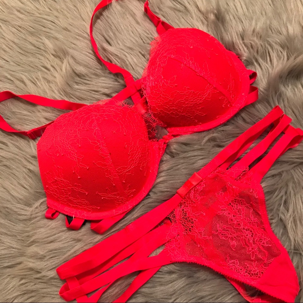 NWOT VS Very Sexy Red Lace Push Up Thong Set